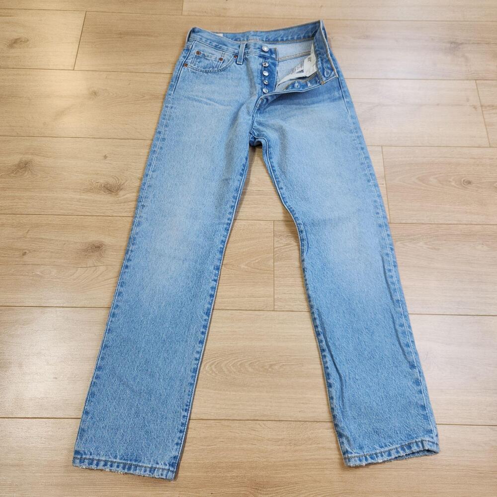 Levis Premium Straight Jeans Womens 25x30 Light Blue High Rise Button Fly Denim